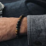 Bracelet homme pierre naturelle en œil de tigre et onyx noir, vue poignet