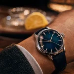 Seiko Presage Cocktail Time, cadran brillant bleu-vert au poignet