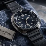 Seiko turtle, plongeuse acier 44,3 mm, gros plan cadran et lunette