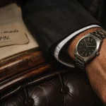 Balmain montres homme : Swiss-made 1996 au poignet, boîtier argent brossé et bracelet acier.