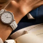 Montres blanche femme : poignet avec montre blanche