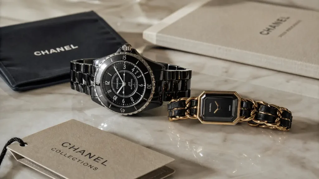 Montres Chanel femme J12 et Première, céramique noire et cuir sur chaîne