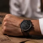 Boss montres homme : bracelet cuir, cadran noir, chronographe