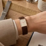 Montre mode femme : bracelet cuir brun et boîtier or rose